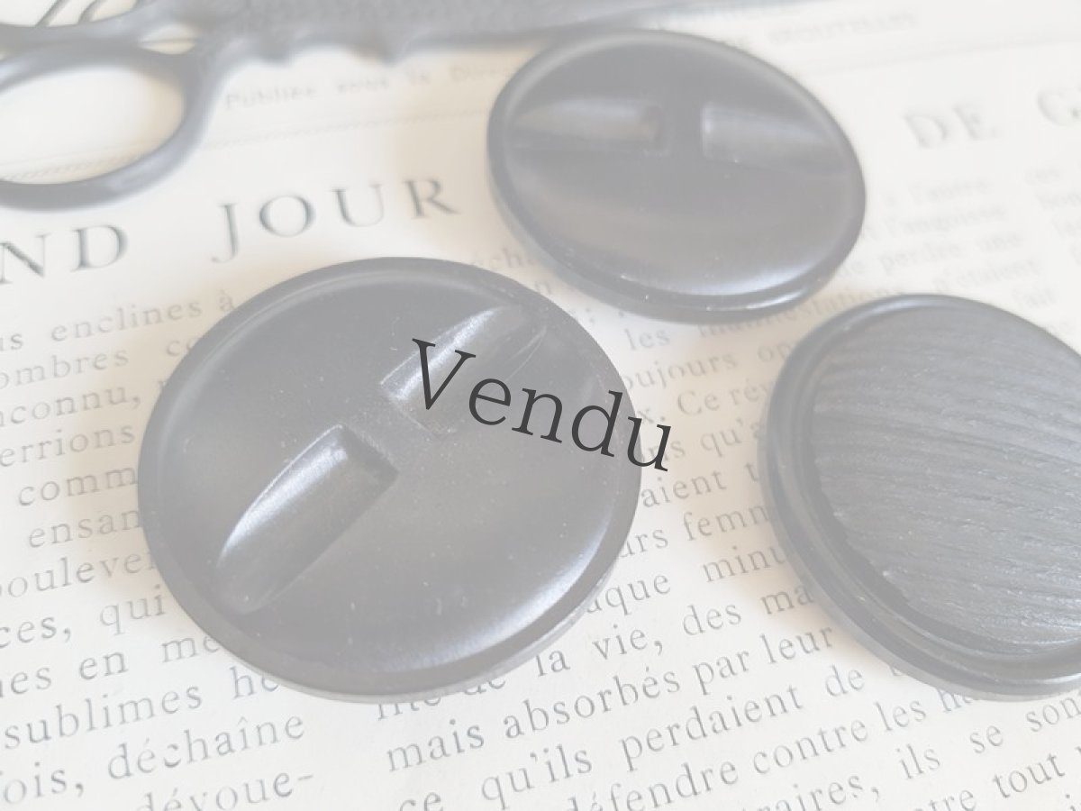 画像5: フランスヴィンテージ　シックな黒いボタン34mm 3個セット (5)