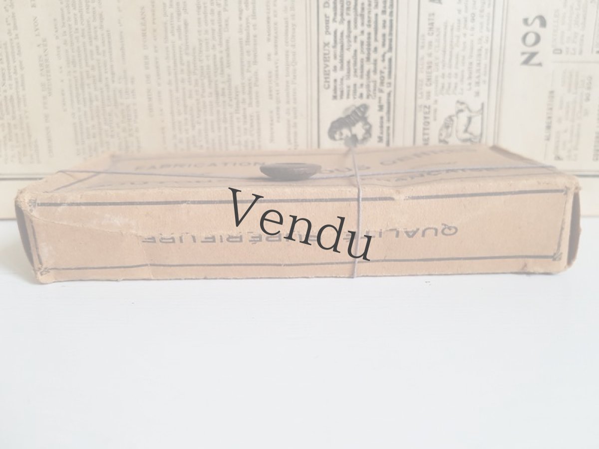 画像2: K様ご予約品：フランスアンティーク　箱入りボタン (2)