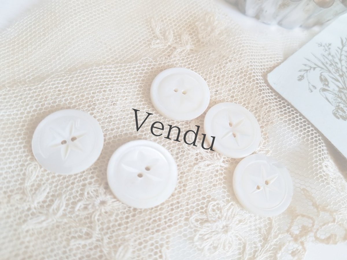 画像2: フランスアンティーク　きれいなカットの貝ボタン18mm ５個セット (2)