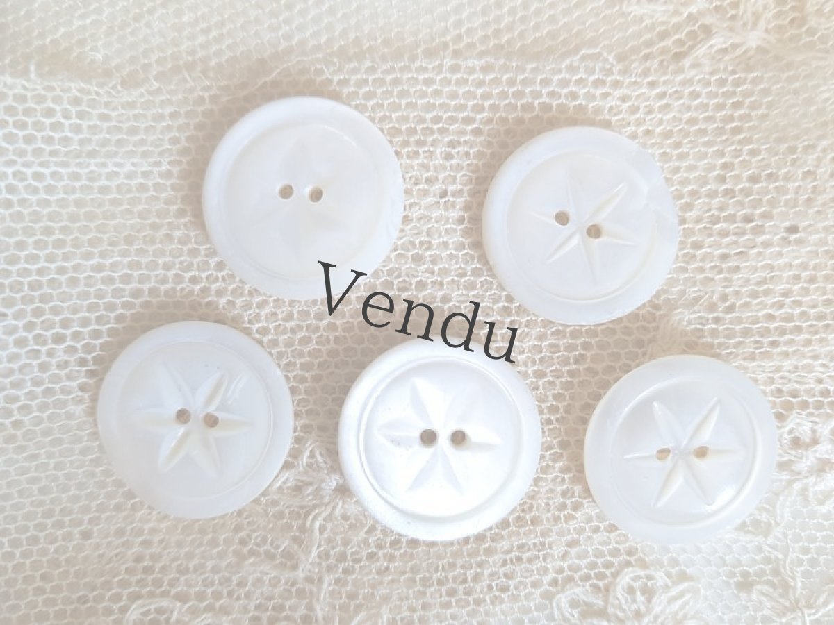 画像3: フランスアンティーク　きれいなカットの貝ボタン18mm ５個セット (3)