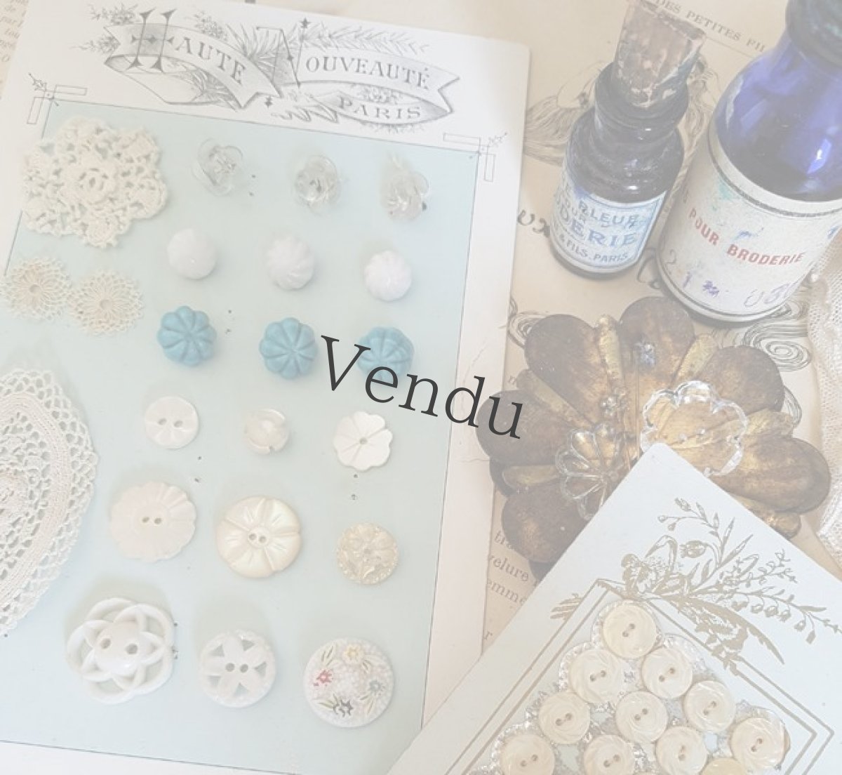 画像8: フランスヴィンテージ　青いガラスのお花ボタン12mm (8)