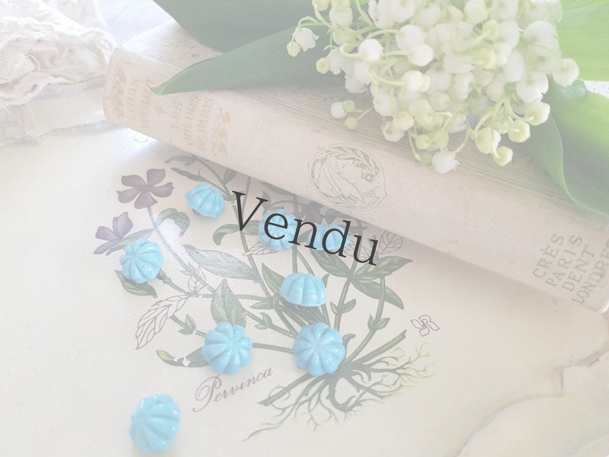 画像3: フランスヴィンテージ　青いガラスのお花ボタン12mm (3)