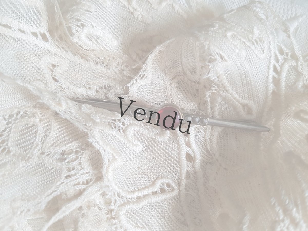 画像4: フランスアンティーク　グロゼイユ色のラインストーンブローチ (4)