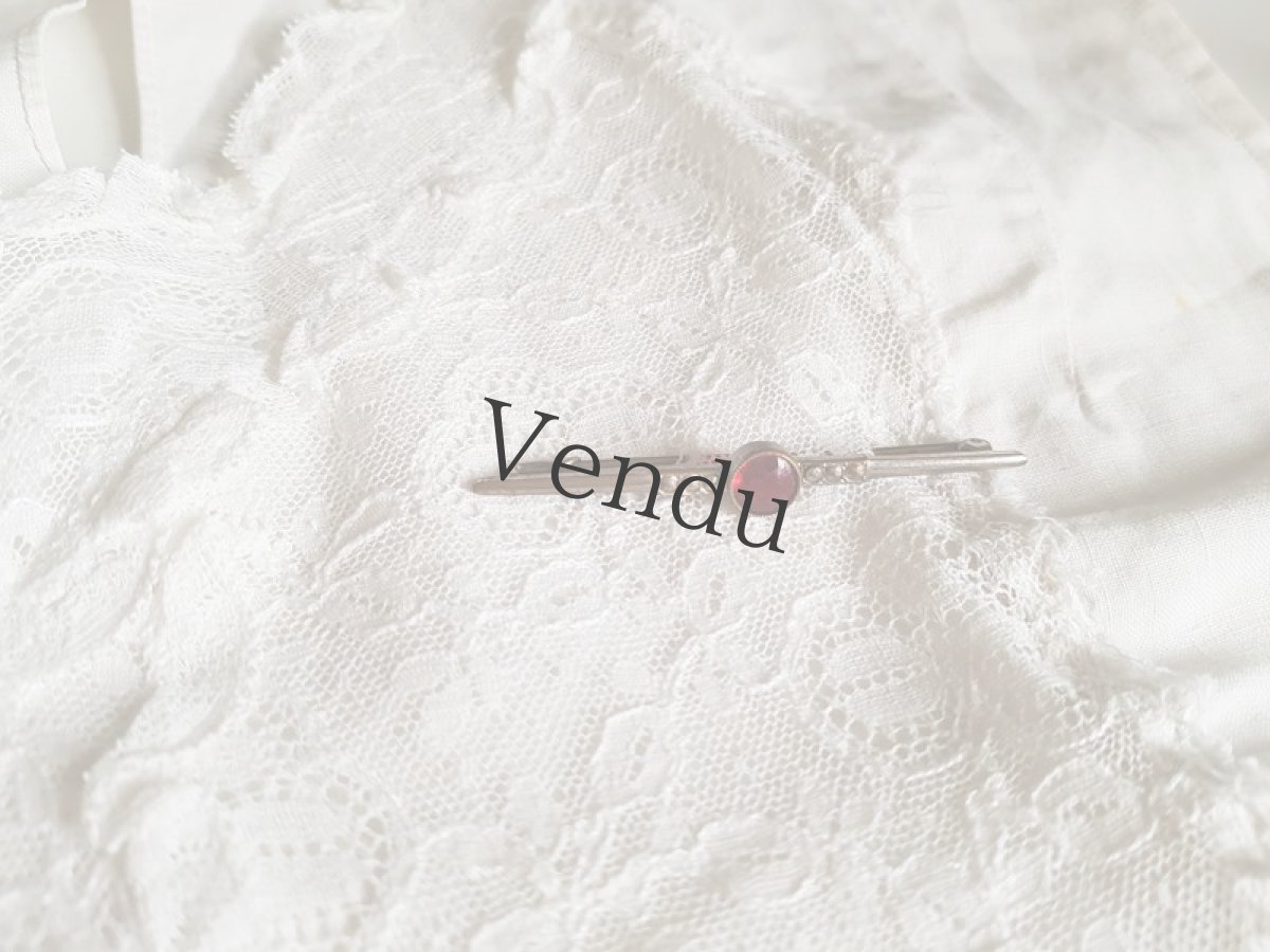 画像7: フランスアンティーク　グロゼイユ色のラインストーンブローチ (7)