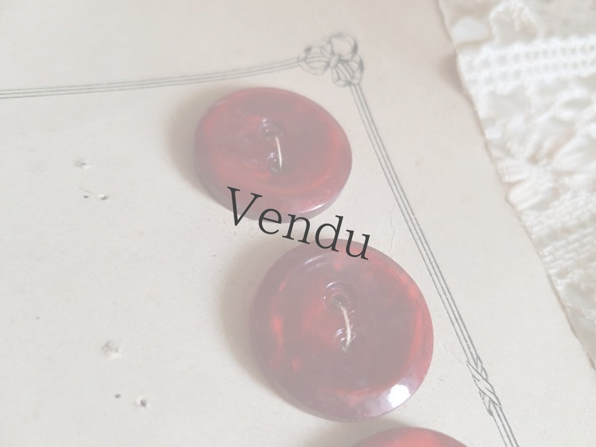 画像4: フランスアンティーク　シックなルージュのボタンシート (4)