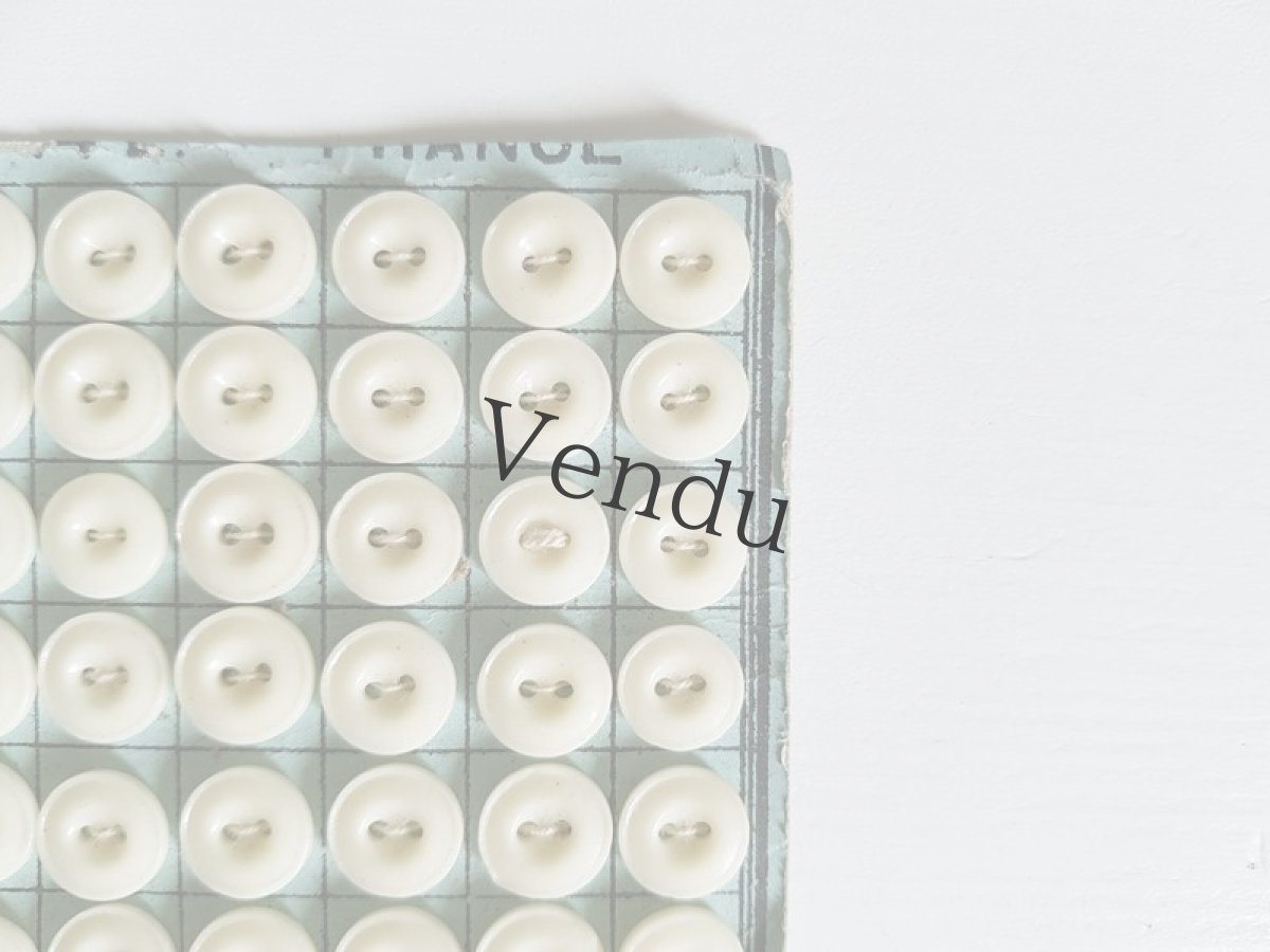 画像5: フランスアンティーク　ミルクガラスボタンシート 9mm (5)