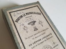 画像2: フランスアンティーク　箱入りメタルボタン BOUTON LE MERVEILLEUX (2)