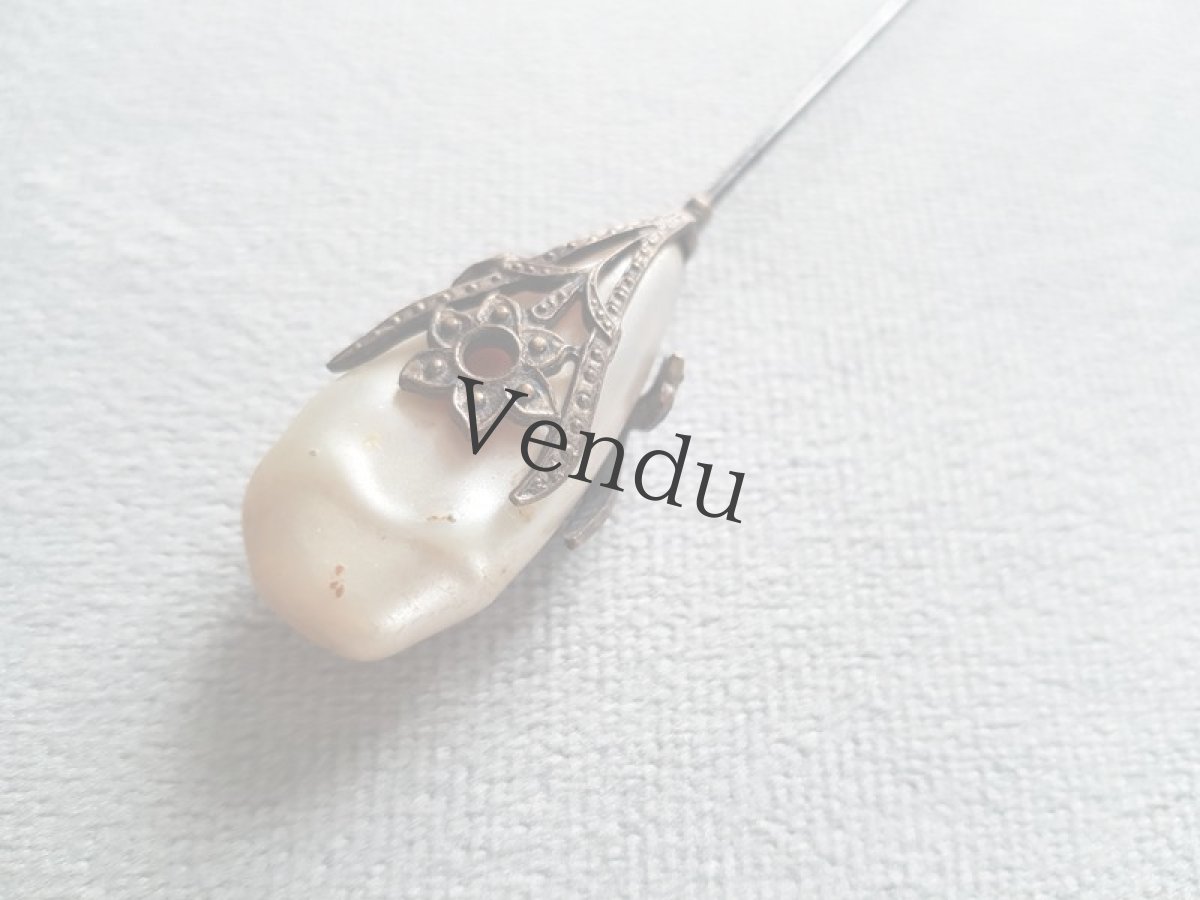 画像2: フランスアンティーク　メタル装飾パールのハットピン 26.3cm (2)