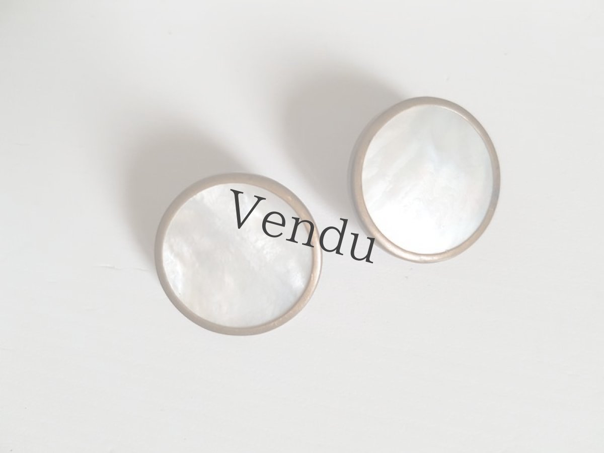 画像2: フランスアンティーク　マザーオブパール 貝ボタン23mm (2)