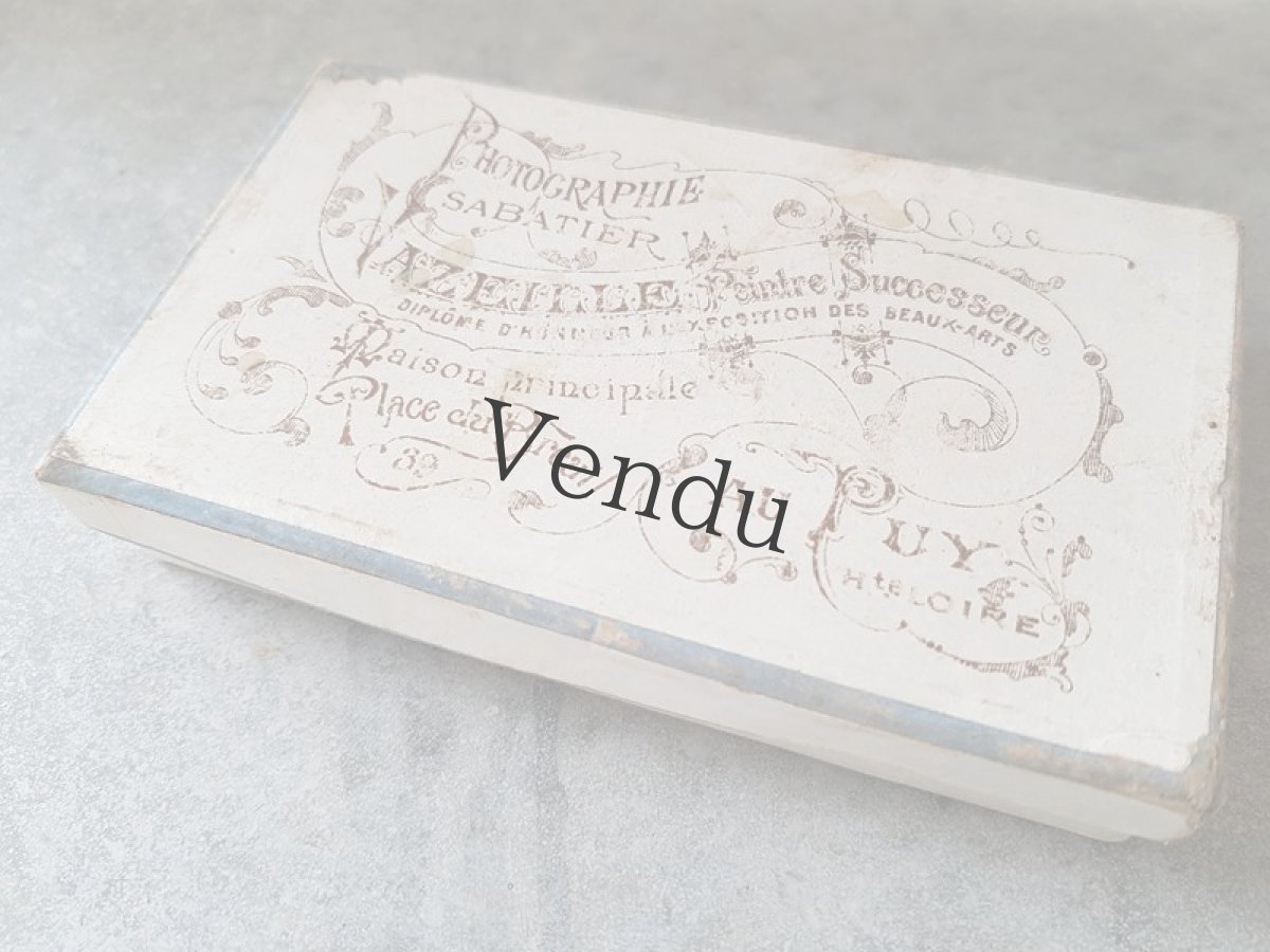 画像2: フランスアンティーク　切手付きの白い紙箱 (2)