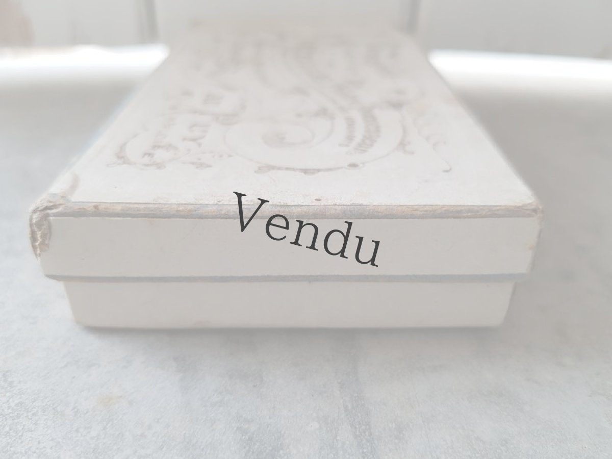 画像4: フランスアンティーク　切手付きの白い紙箱 (4)