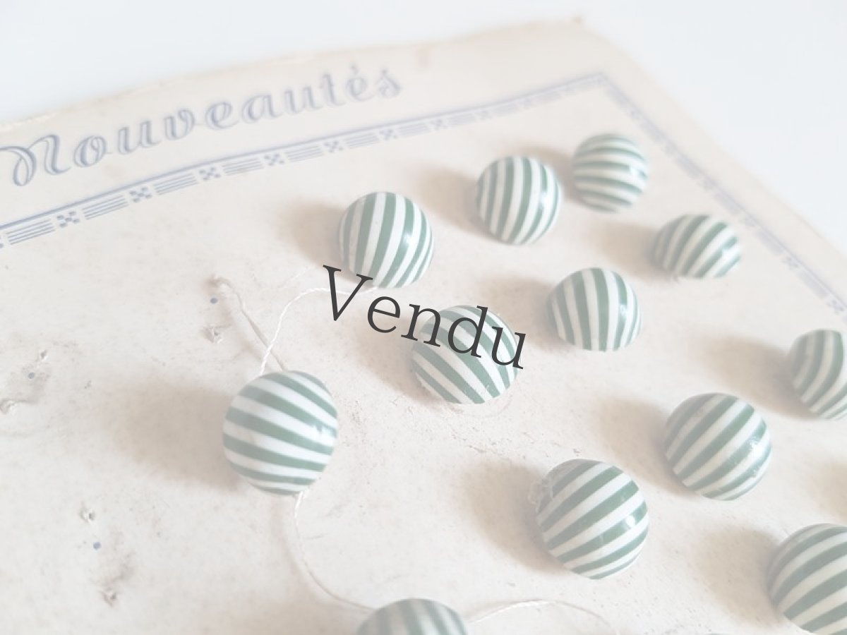 画像4: フランスヴィンテージ　ボンボンみたいなボタンのシート10mm Vert (4)