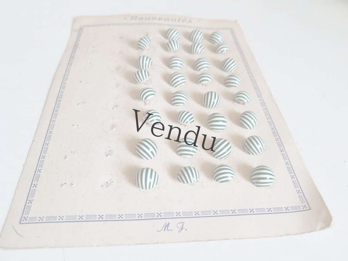 画像5: フランスヴィンテージ　ボンボンみたいなボタンのシート10mm Vert (5)