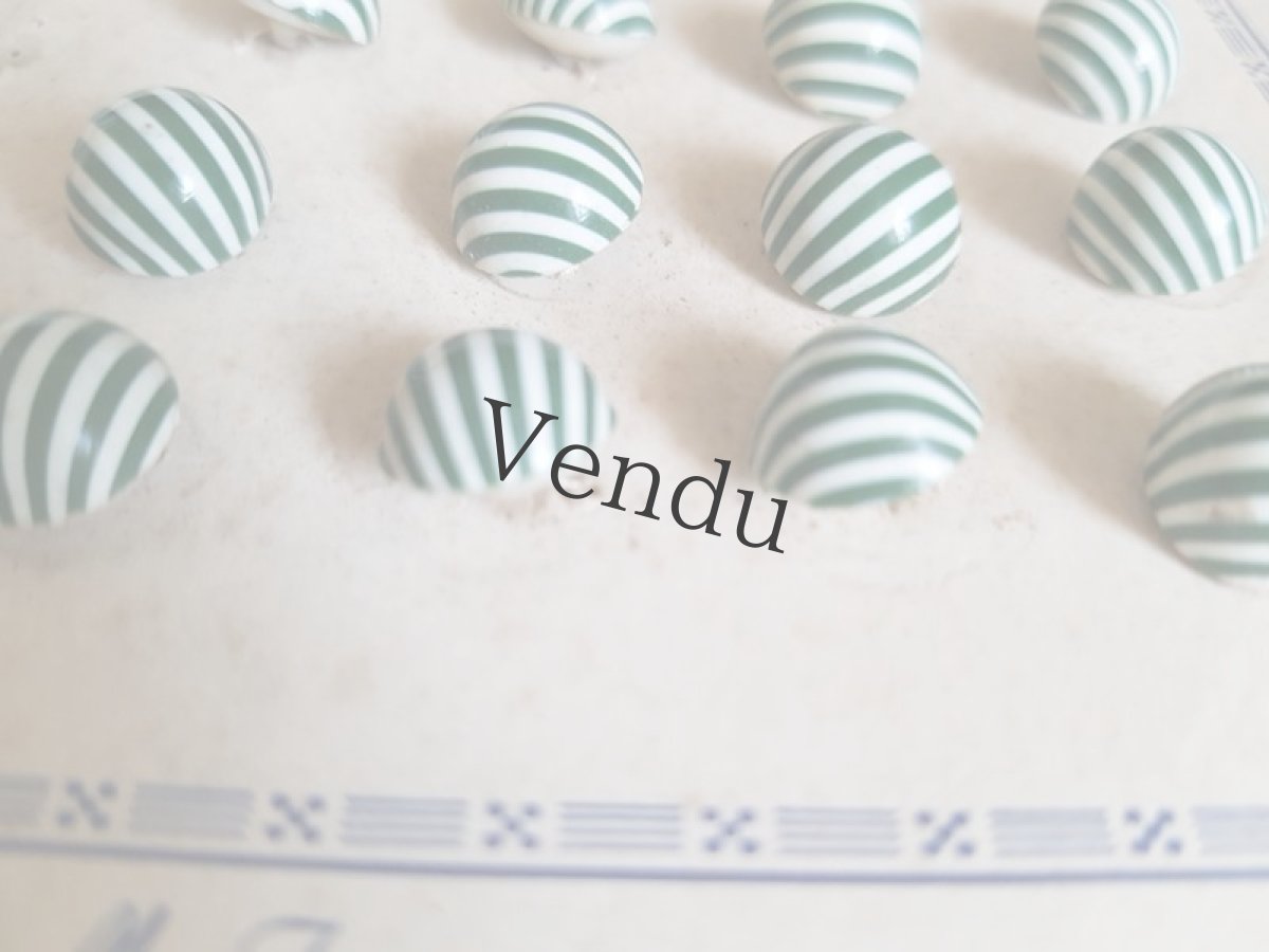 画像6: フランスヴィンテージ　ボンボンみたいなボタンのシート10mm Vert (6)