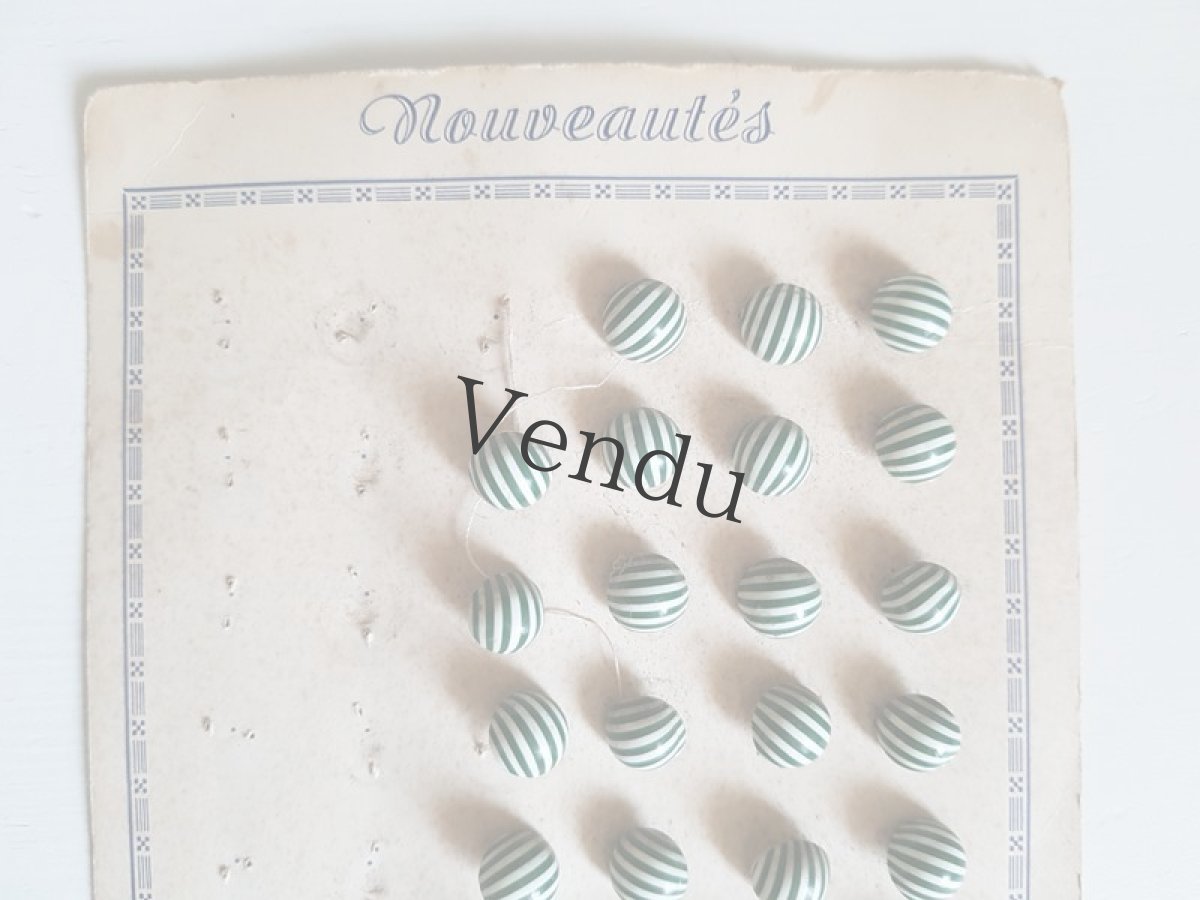 画像2: フランスヴィンテージ　ボンボンみたいなボタンのシート10mm Vert (2)