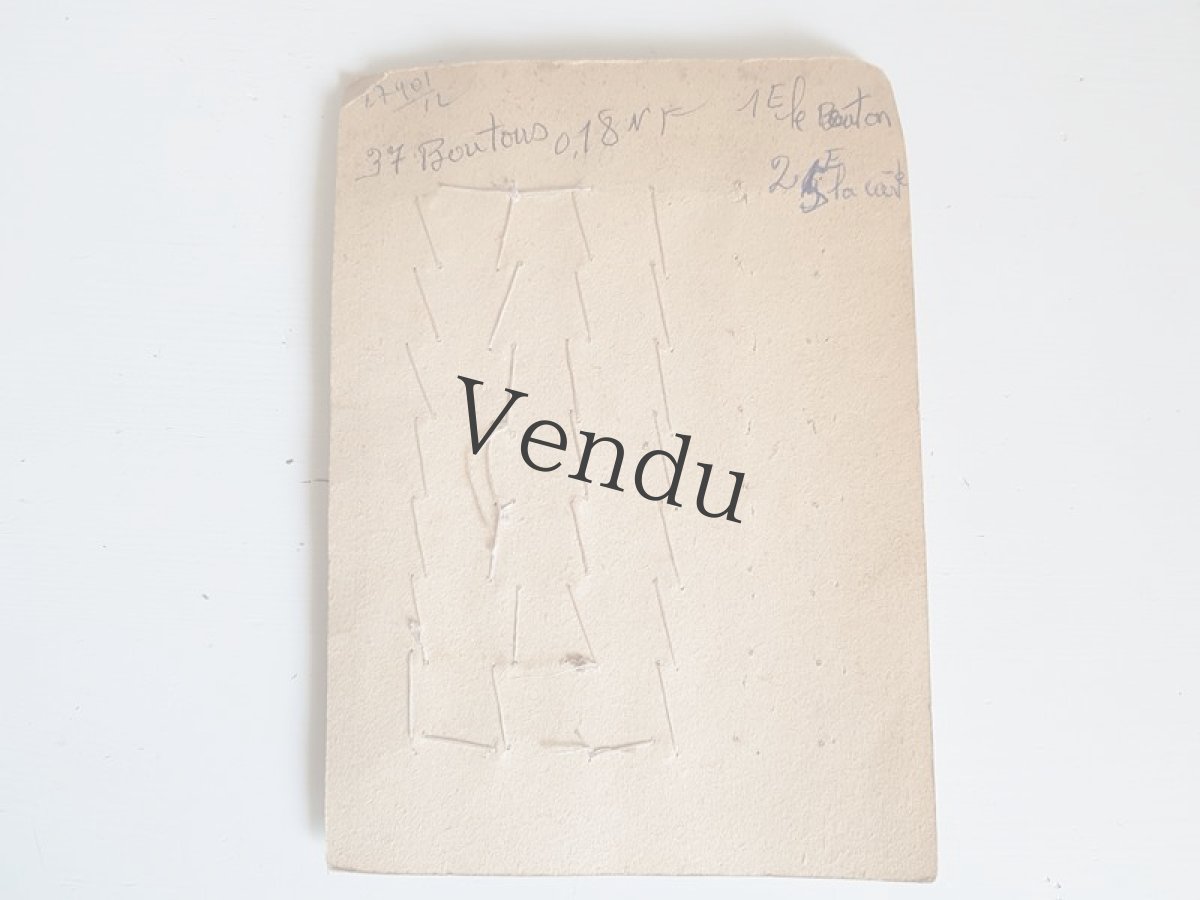 画像7: フランスヴィンテージ　ボンボンみたいなボタンのシート10mm Rouge (7)