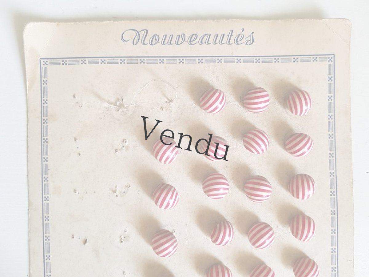 画像2: フランスヴィンテージ　ボンボンみたいなボタンのシート10mm Rouge (2)