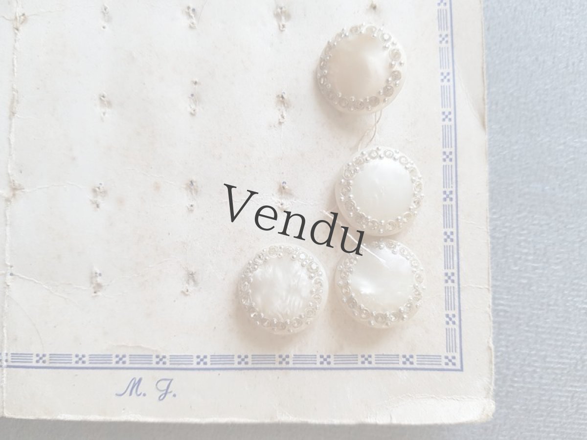 画像2: フランスヴィンテージ　ボタンシート16mm Écru (2)