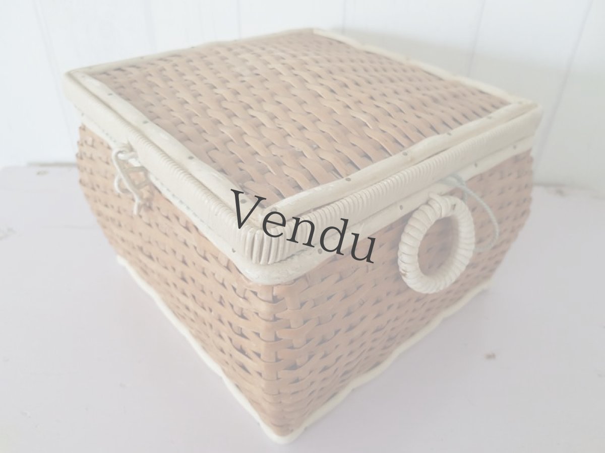 画像8: チェコスロバキアヴィンテージ　パニエ型お裁縫箱 (8)