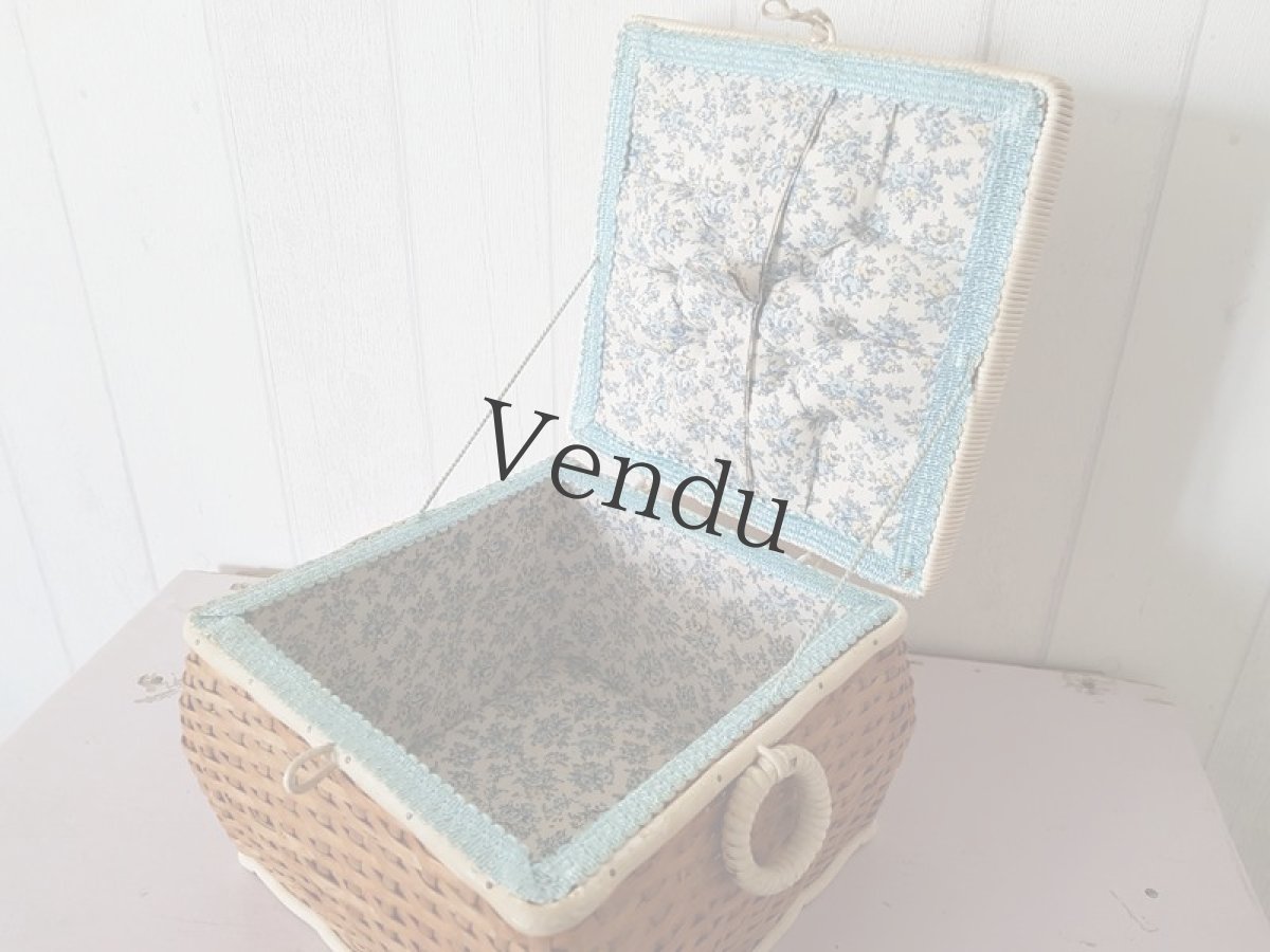 画像4: チェコスロバキアヴィンテージ　パニエ型お裁縫箱 (4)