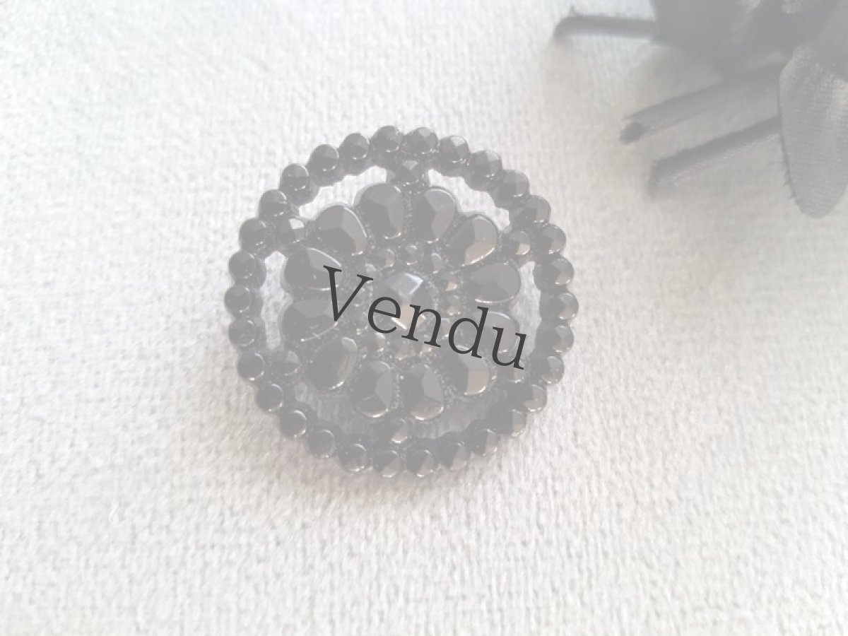 画像2: フランスヴィンテージ　きれいな型抜きボタン27mm (2)