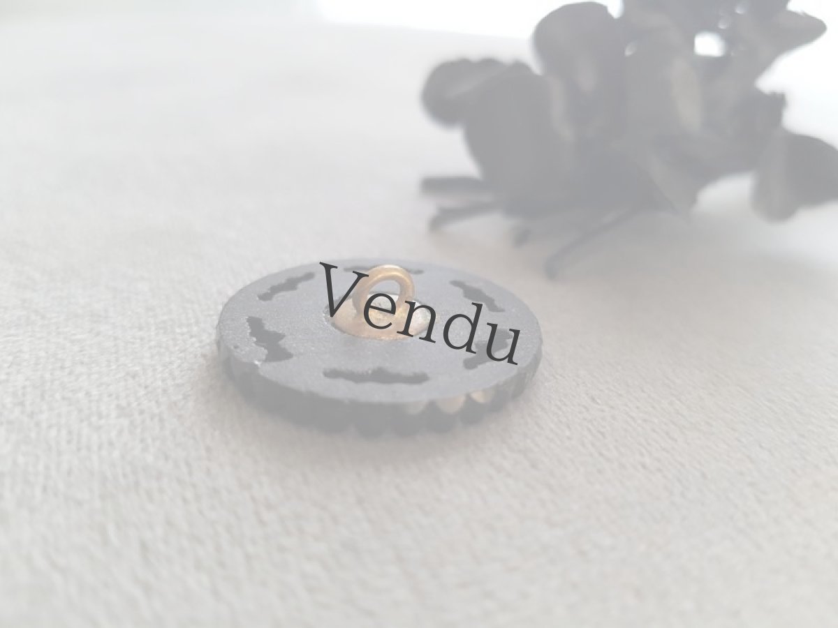 画像4: フランスヴィンテージ　きれいな型抜きボタン27mm (4)