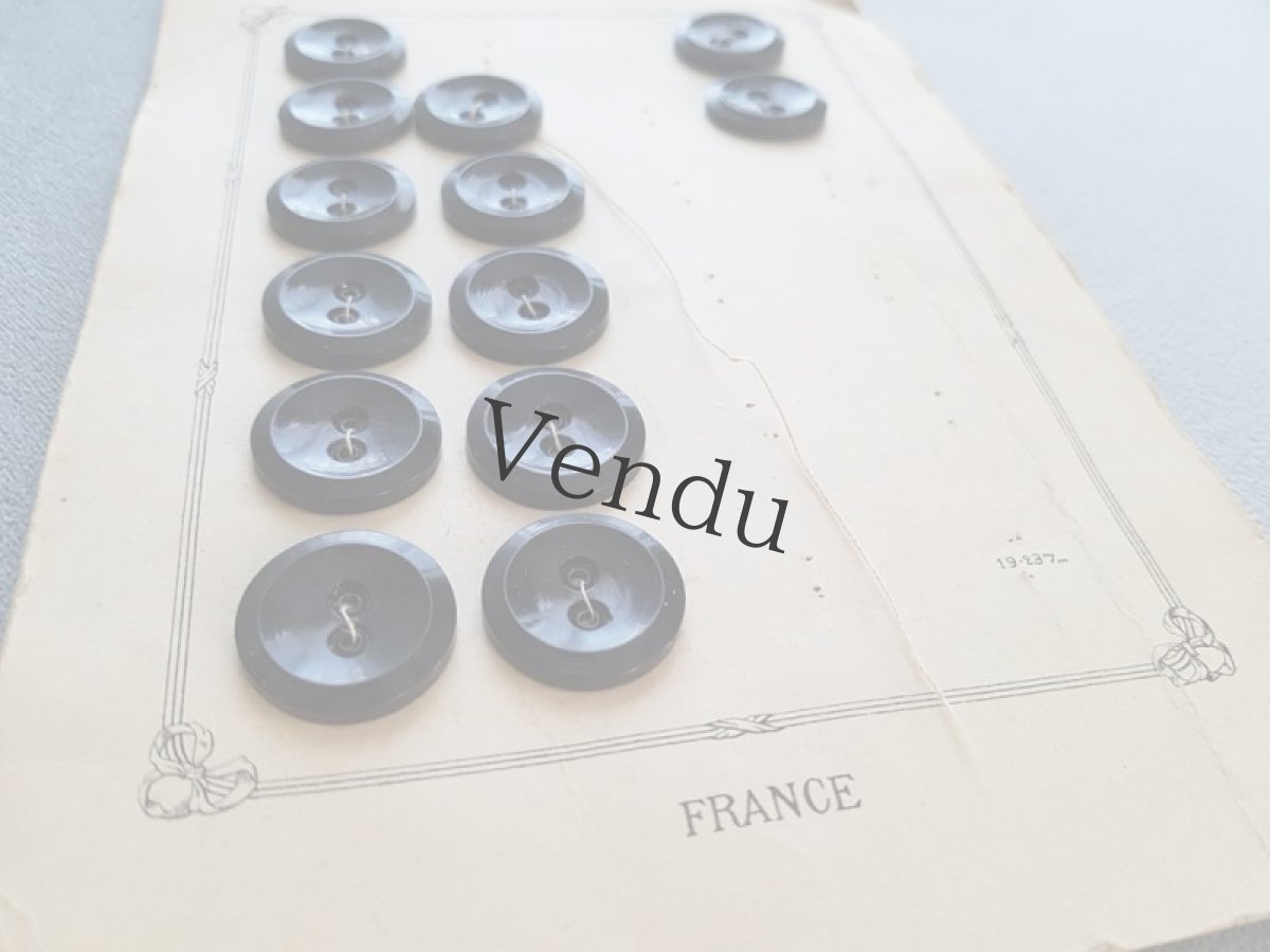 画像4: フランスアンティーク　シックなNoirのボタンシート 22mm (4)