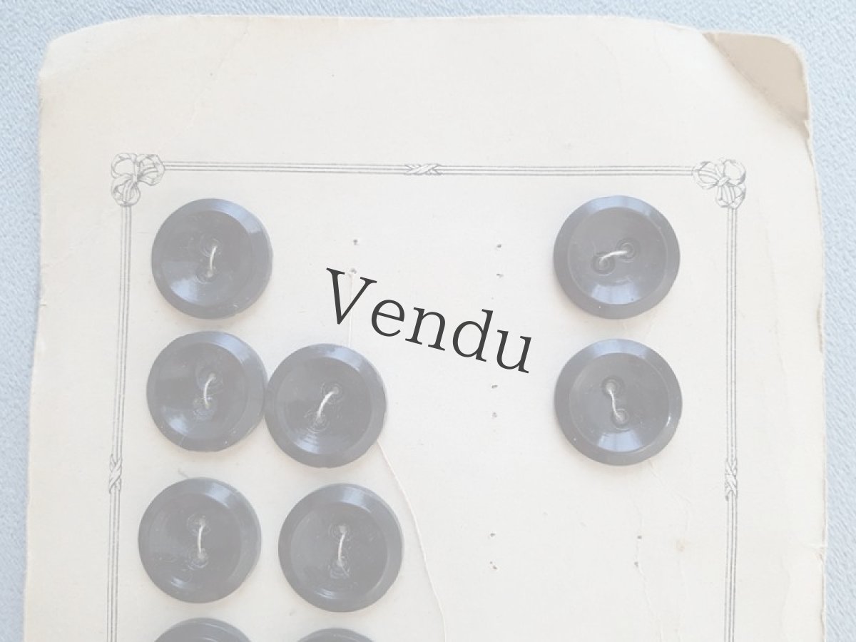 画像2: フランスアンティーク　シックなNoirのボタンシート 22mm (2)