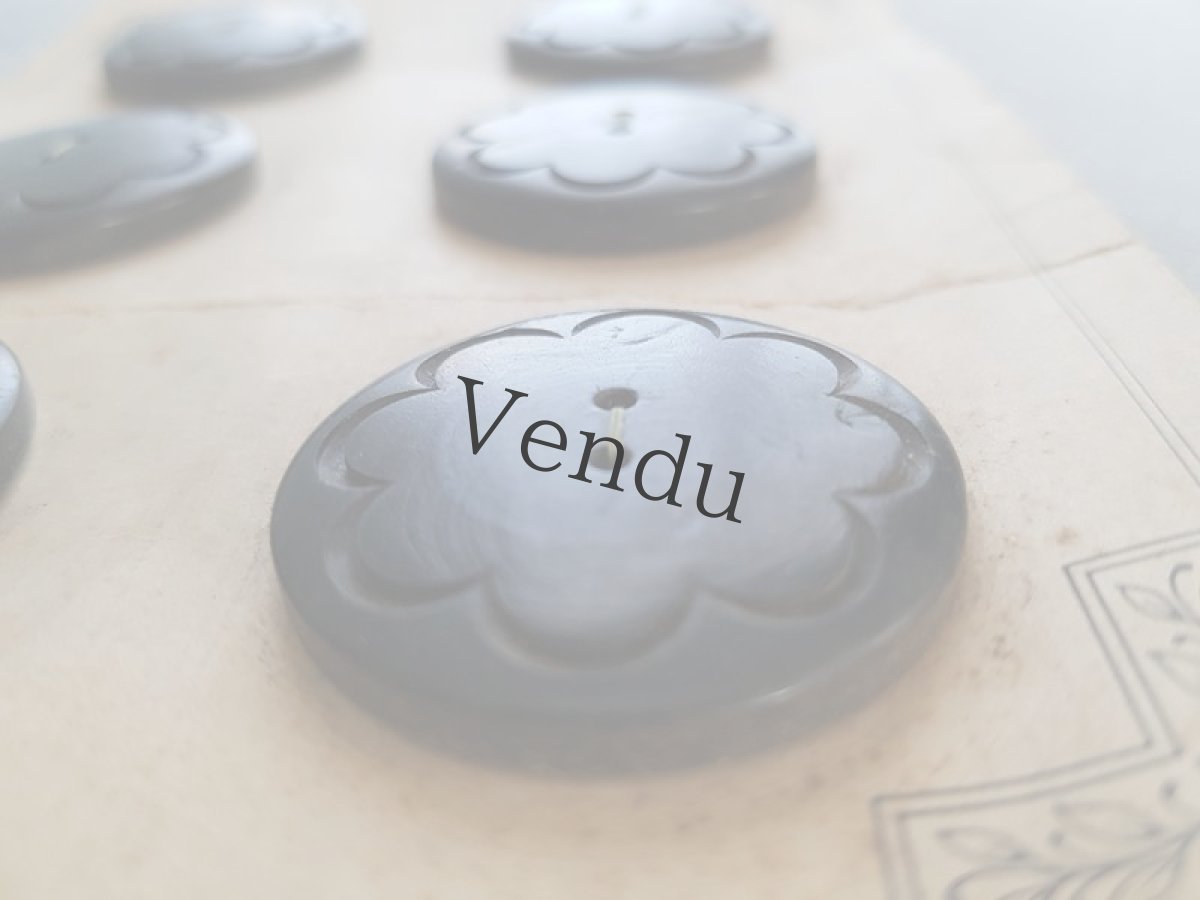 画像5: フランスヴィンテージ　エレガントポップな木製ボタンシート 31mm (5)