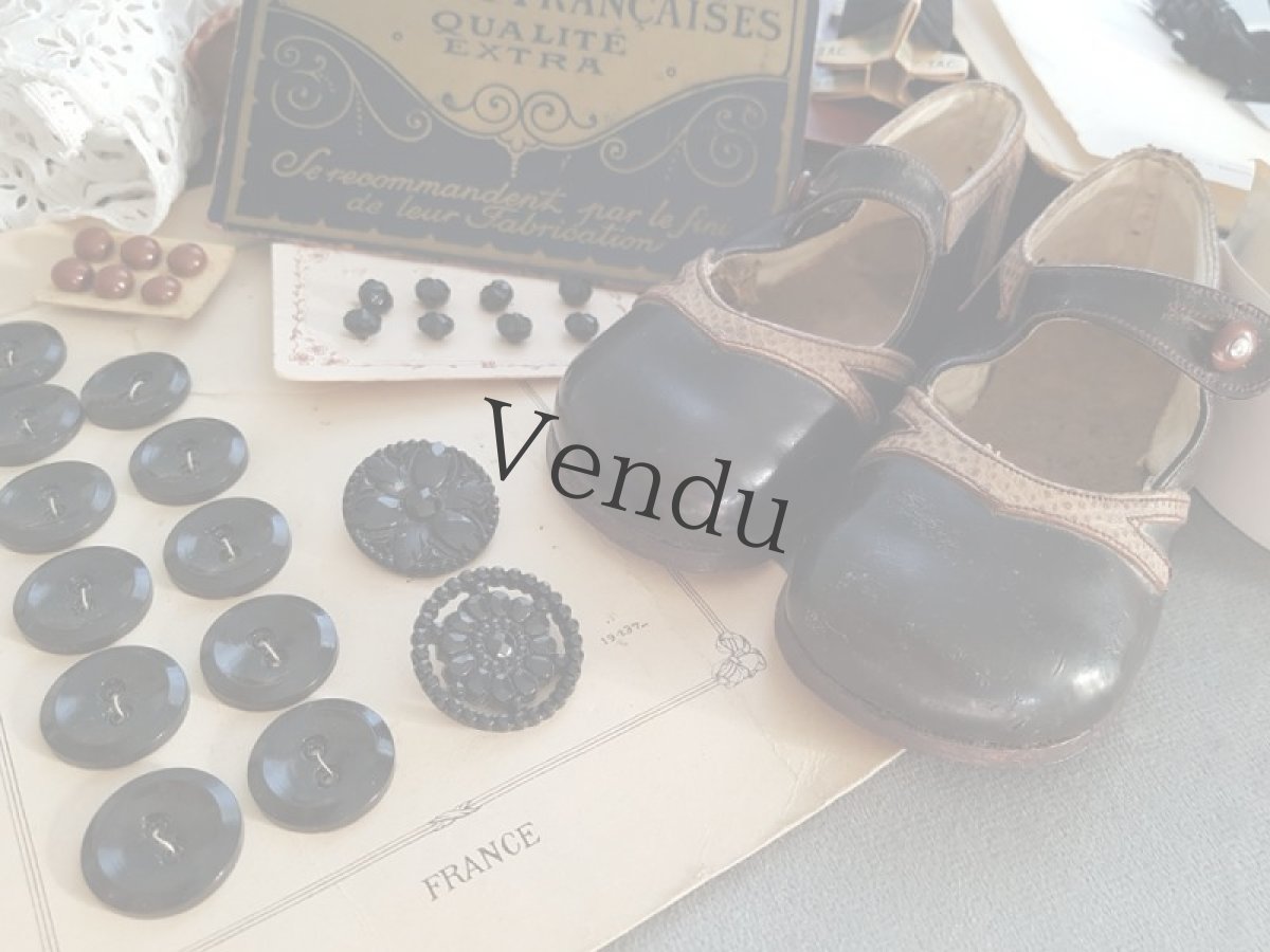 画像7: フランスアンティーク　シックなNoirのボタンシート 22mm (7)