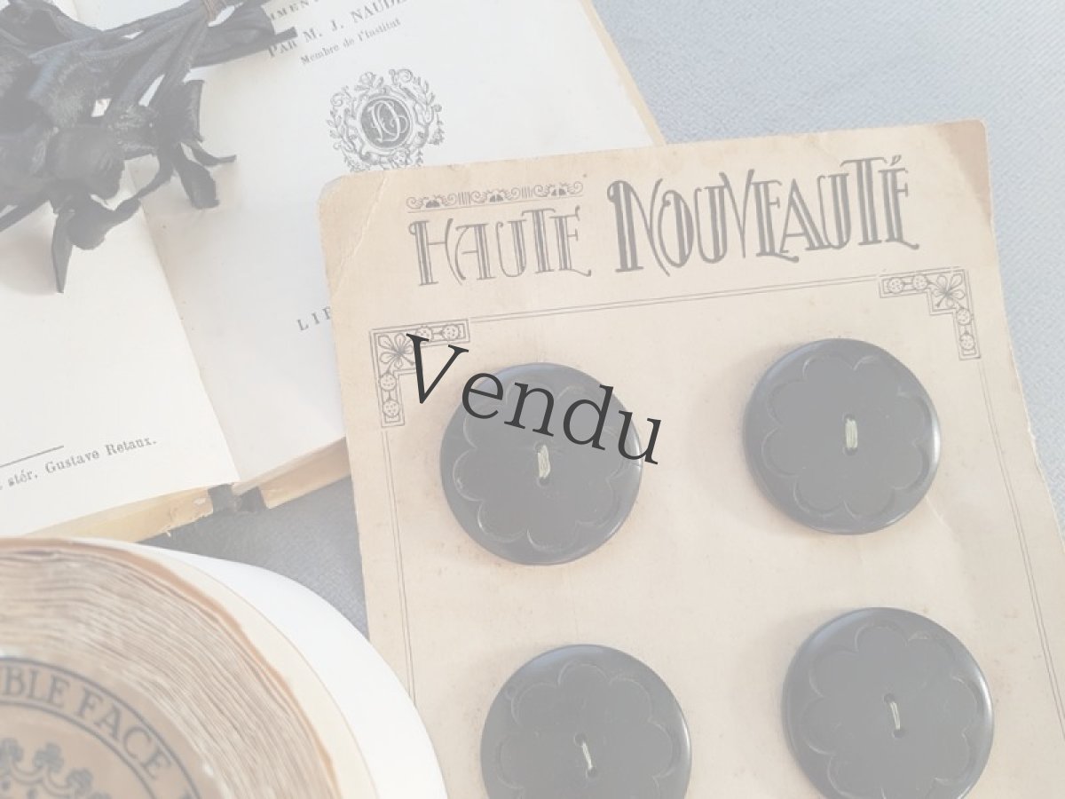 画像7: フランスヴィンテージ　エレガントポップな木製ボタンシート 31mm (7)