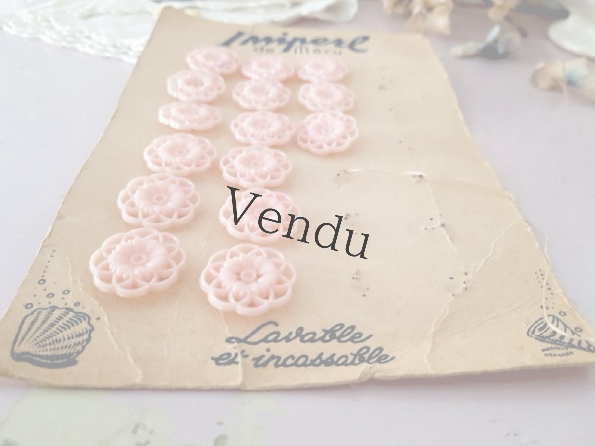 画像5: フランスヴィンテージ　キュートなお花の型抜きボタン 22mm (5)