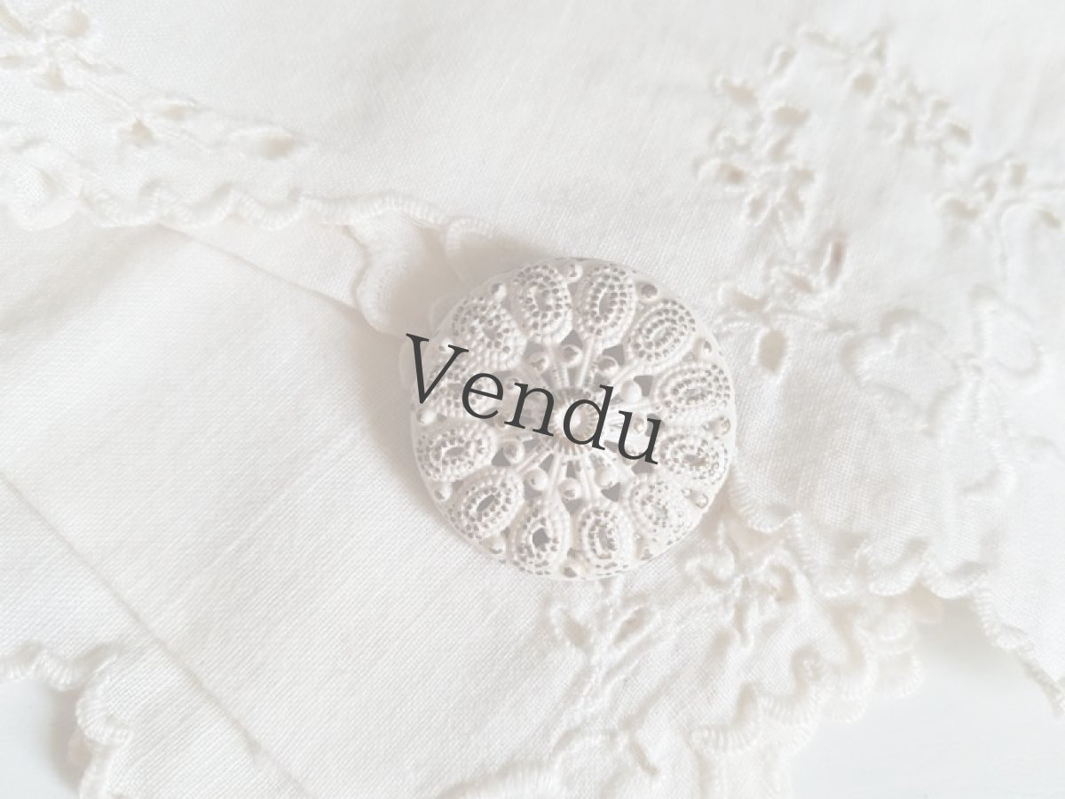 画像3: フランスヴィンテージ　シャビーな型抜きメタルボタン 28mm (3)