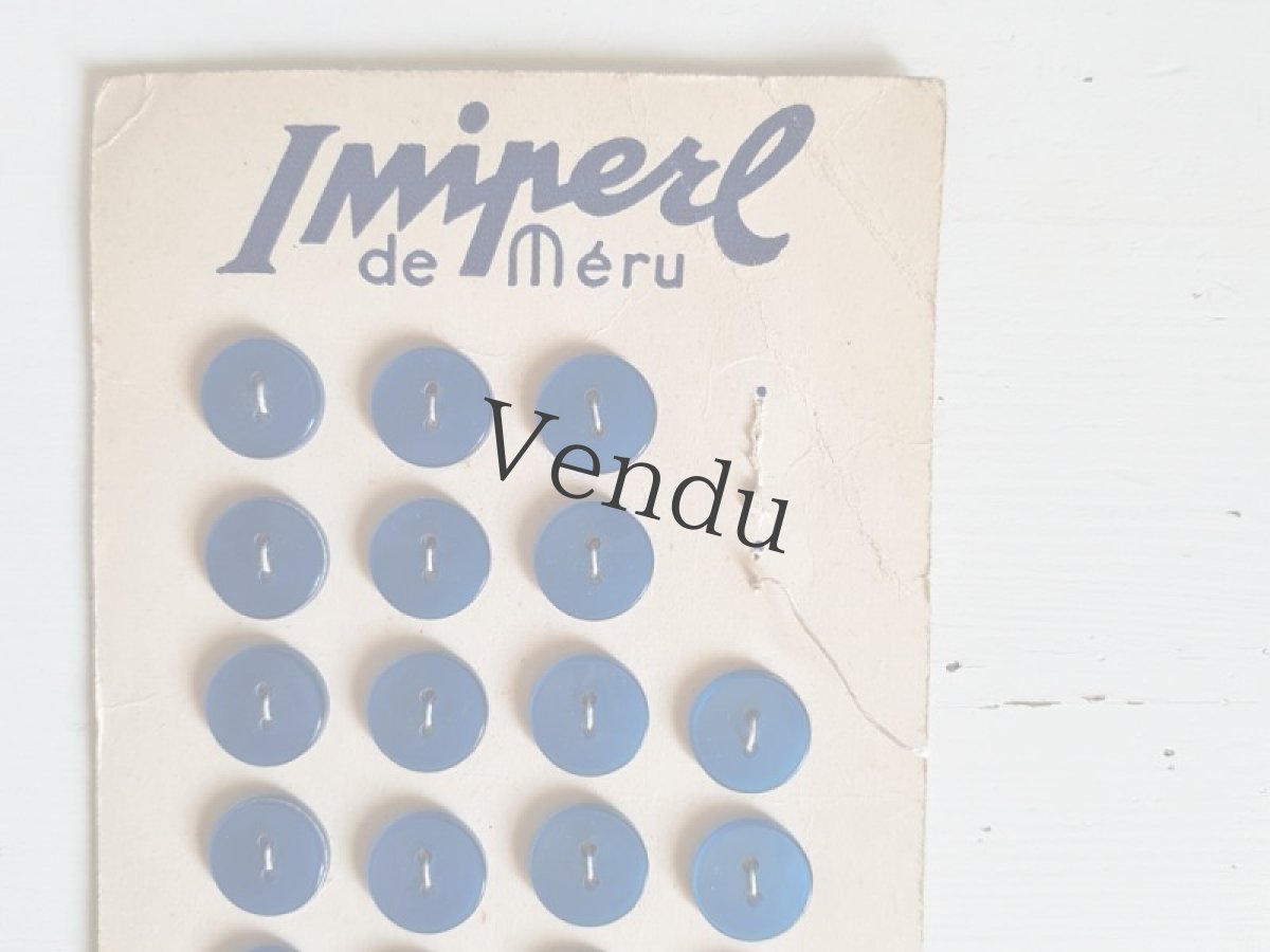 画像2: フランスヴィンテージ　青いプラスティックボタンシート Imiperl de Méru 14mm (2)
