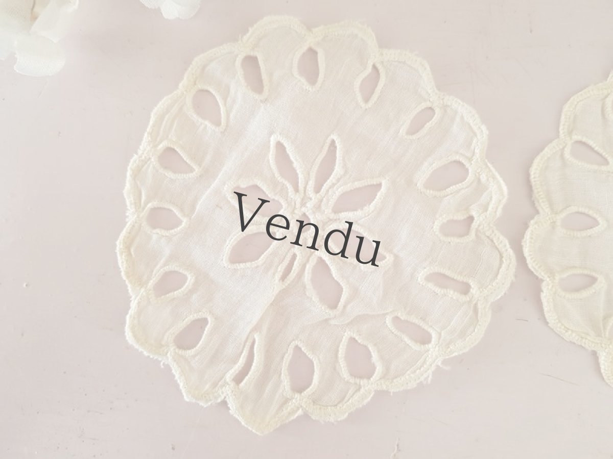 画像2: フランスヴィンテージ　カットワーク刺繍のちいさなドイリー (2)