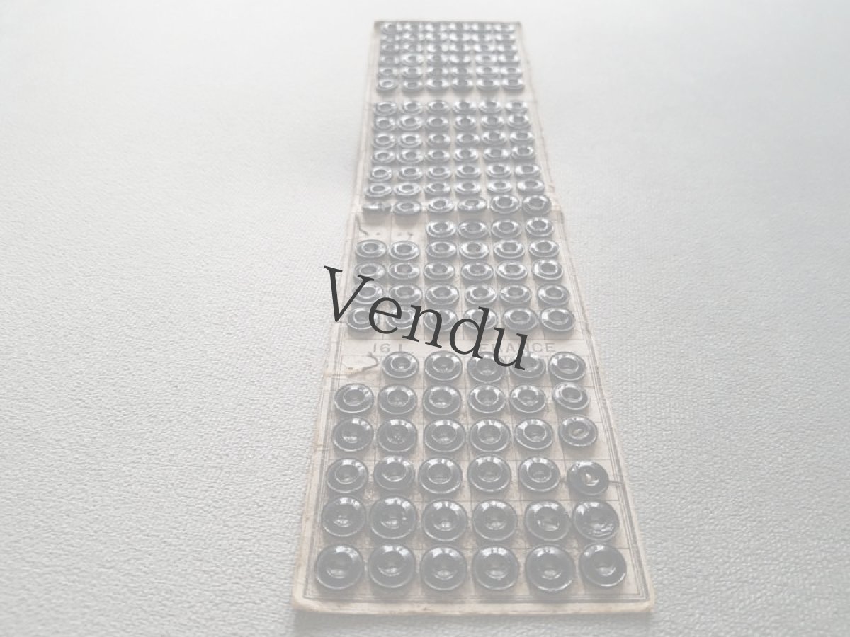 画像4: フランスアンティーク　黒ガラスのボタンシート 10mm (4)