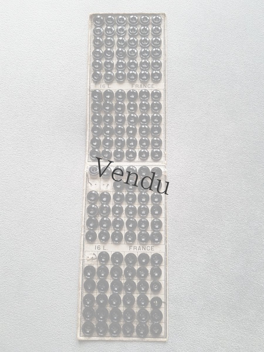 画像6: フランスアンティーク　黒ガラスのボタンシート 10mm (6)