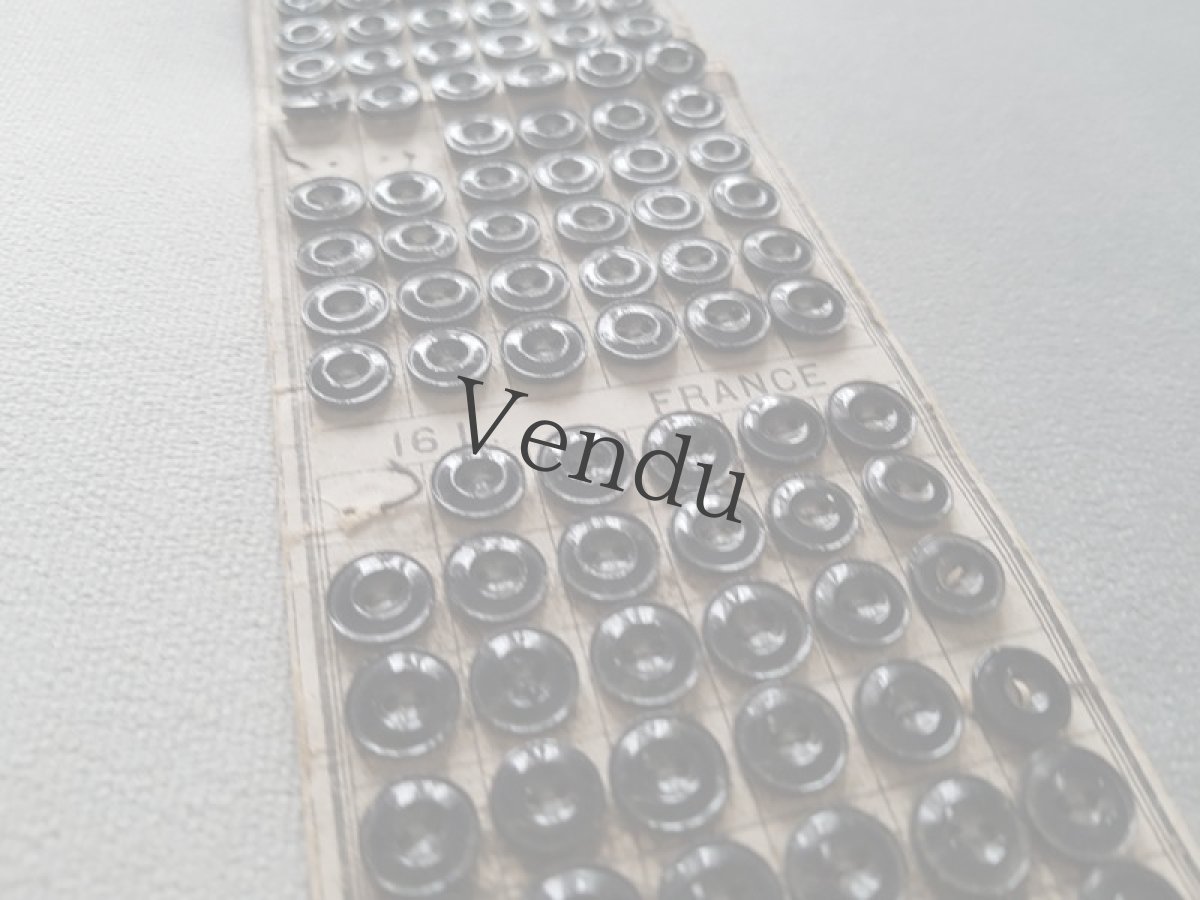 画像5: フランスアンティーク　黒ガラスのボタンシート 10mm (5)