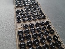 画像5: フランスアンティーク　黒ガラスのボタンシート 10mm (5)