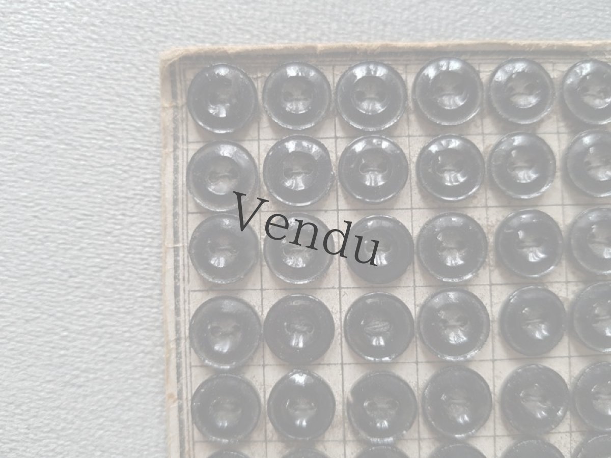 画像3: フランスアンティーク　黒ガラスのボタンシート 10mm (3)