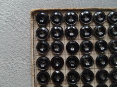 画像3: フランスアンティーク　黒ガラスのボタンシート 10mm (3)