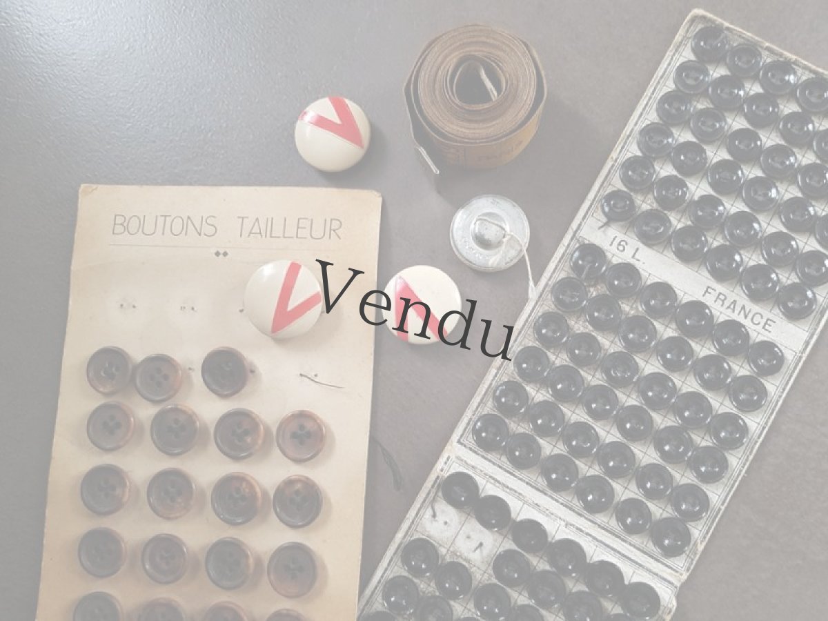 画像8: フランスアンティーク　黒ガラスのボタンシート 10mm (8)