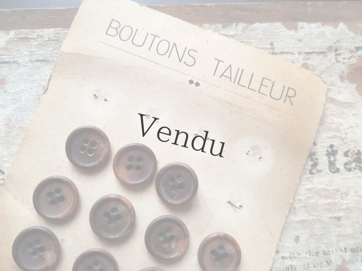 画像2: フランスヴィンテージ　渋めなボタンシート 15mm (2)