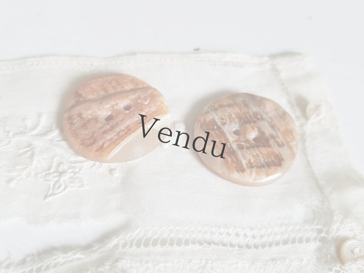 画像5: フランスヴィンテージ　やわらかオーロラ貝ボタン23mm (5)