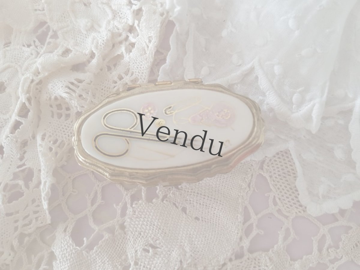 画像2: 【Hold】フランスヴィンテージ　メルスリー絵柄のピルケース (2)