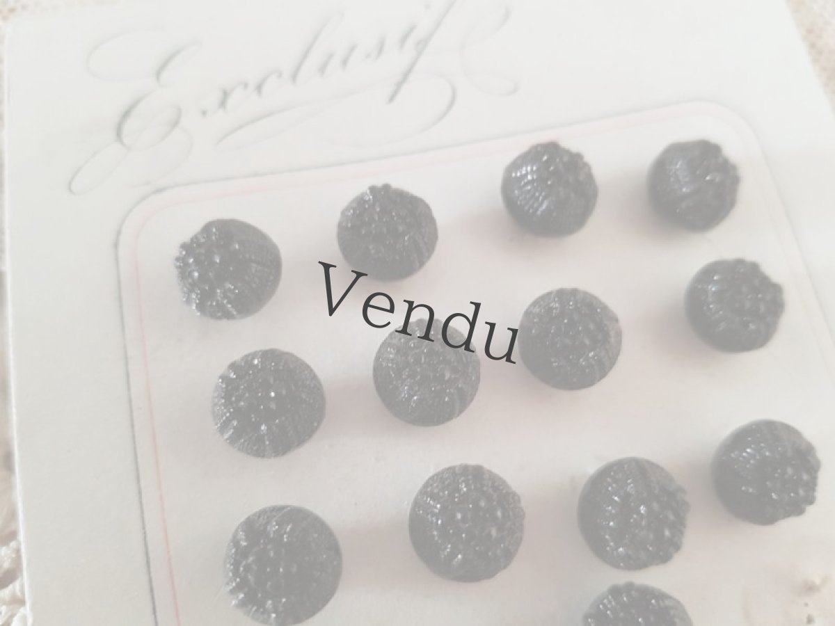 画像4: フランスアンティーク　19世紀末フレンチジェットボタンシート 9mm (4)