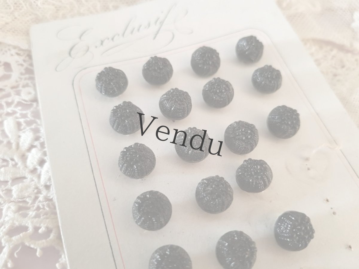 画像3: フランスアンティーク　19世紀末フレンチジェットボタンシート 9mm (3)