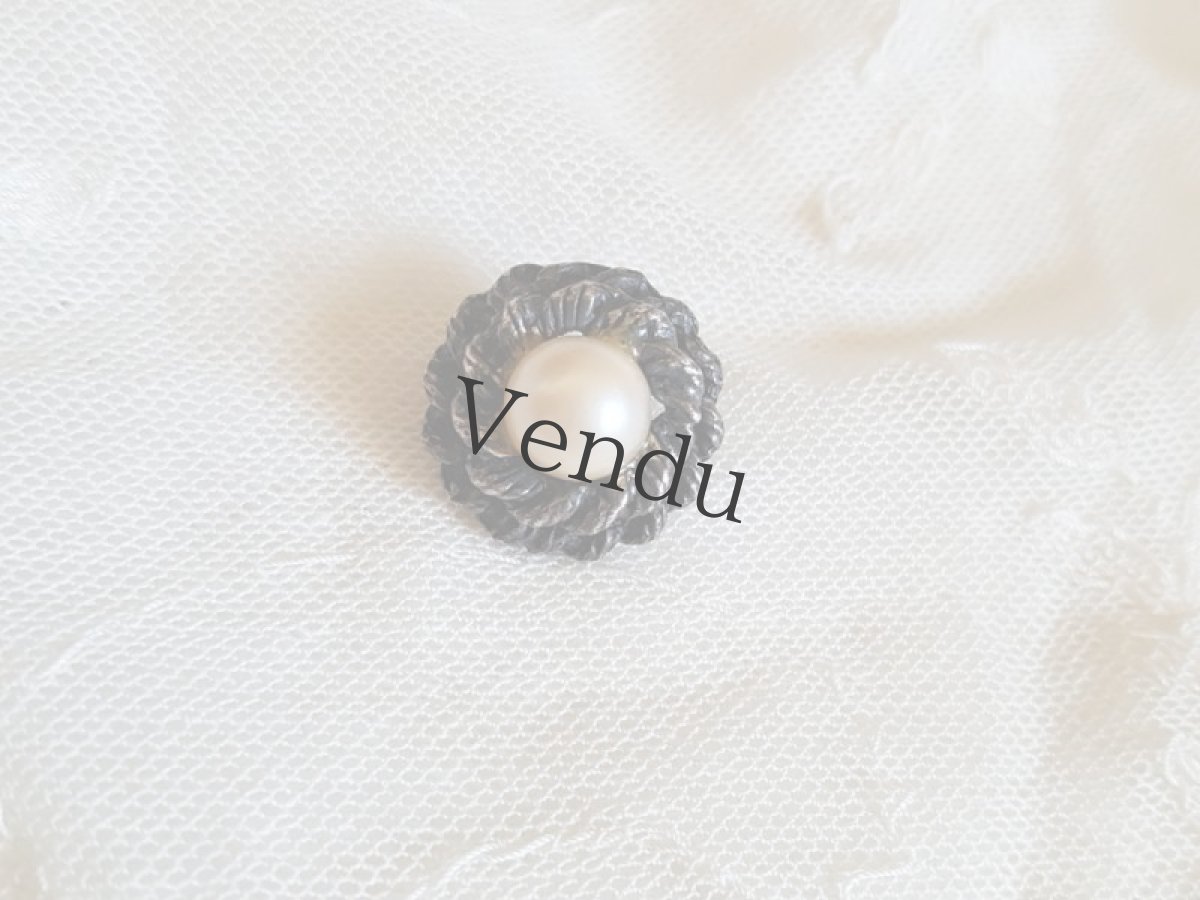 画像3: フランスアンティーク　メタル土台のパールボタン 18mm (3)