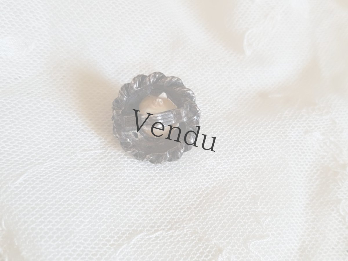 画像5: フランスアンティーク　メタル土台のパールボタン 18mm (5)