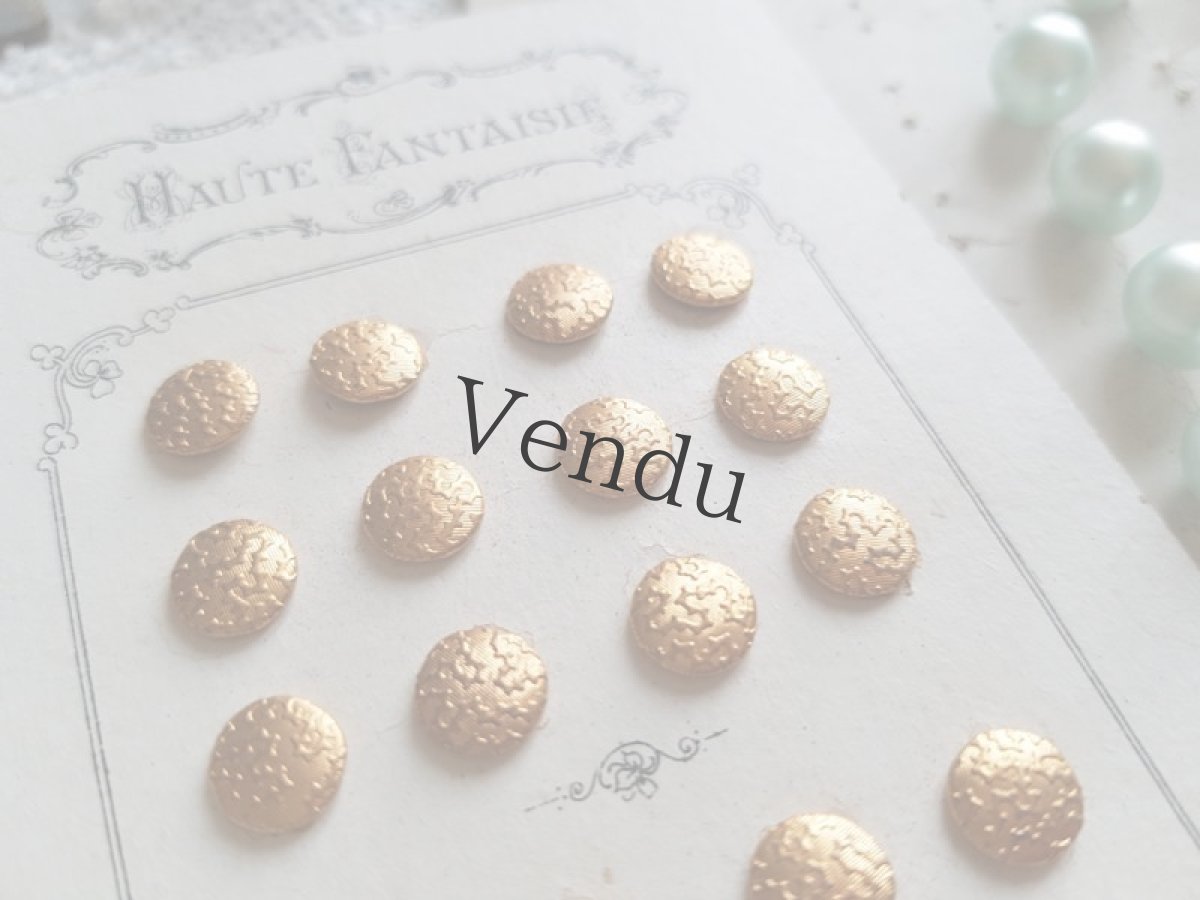 画像2: フランスア 19世紀末 ゴールドメタルのボタンシート 8mm (2)